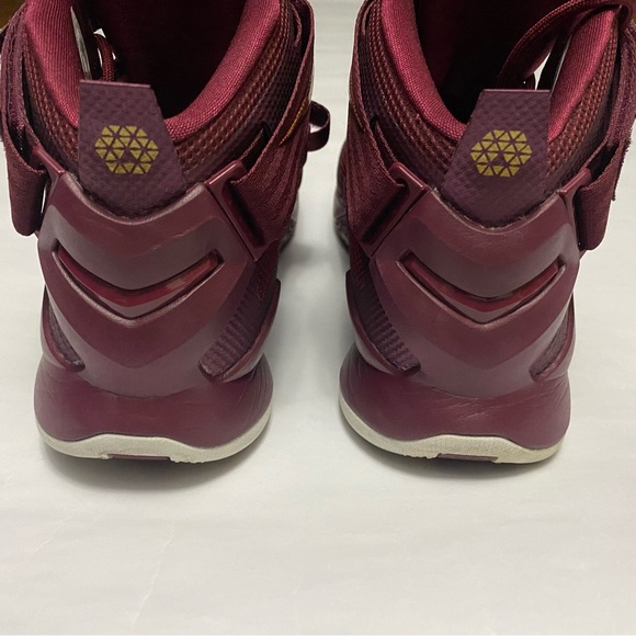 Nike LeBron 9 Soldier Size 12 Maroon and Gold 749490-670 - Picture 5 of 8